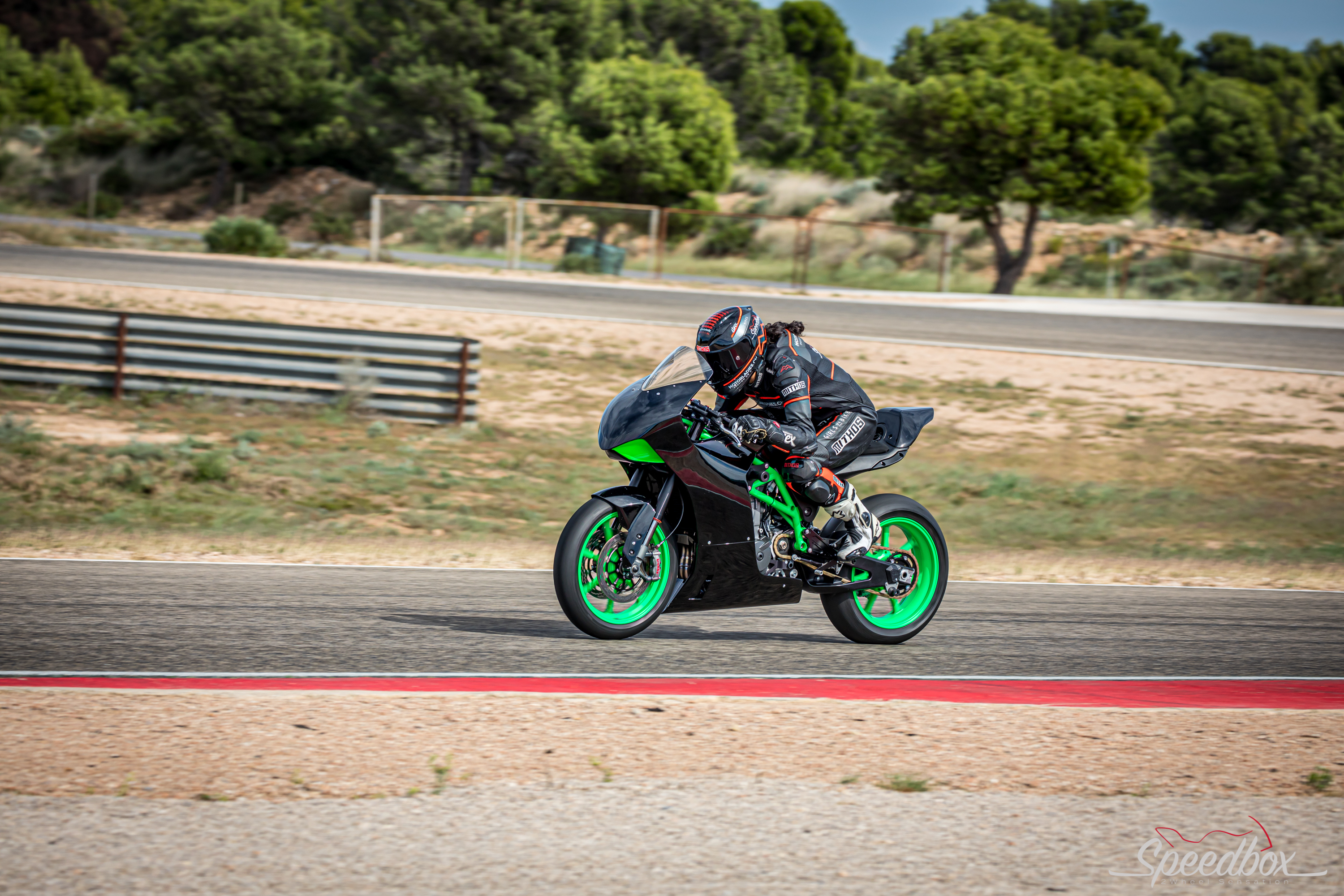 kramer-motorcycles_evo2-690r_anjatschopp