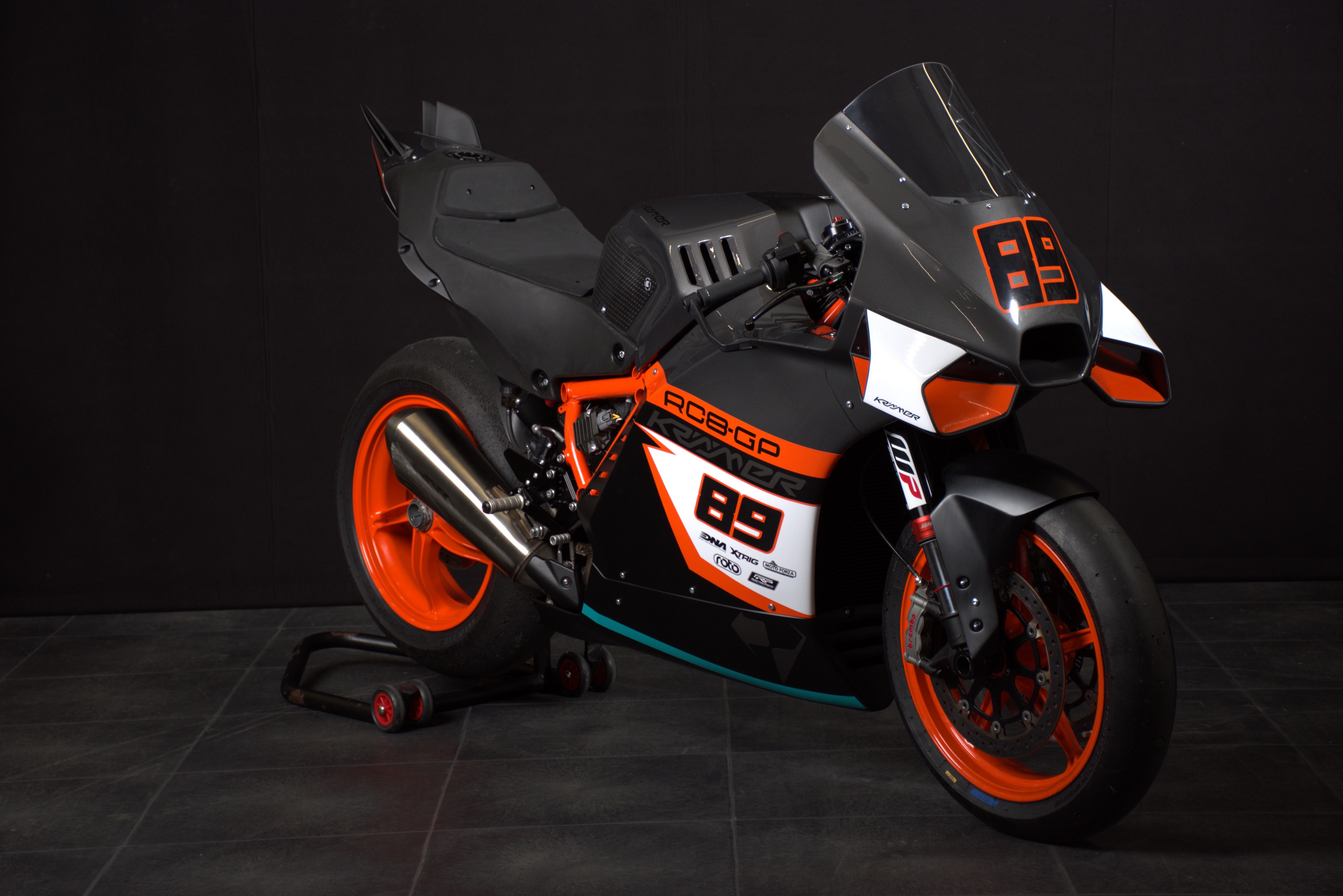 Super Duke GP Kit 01