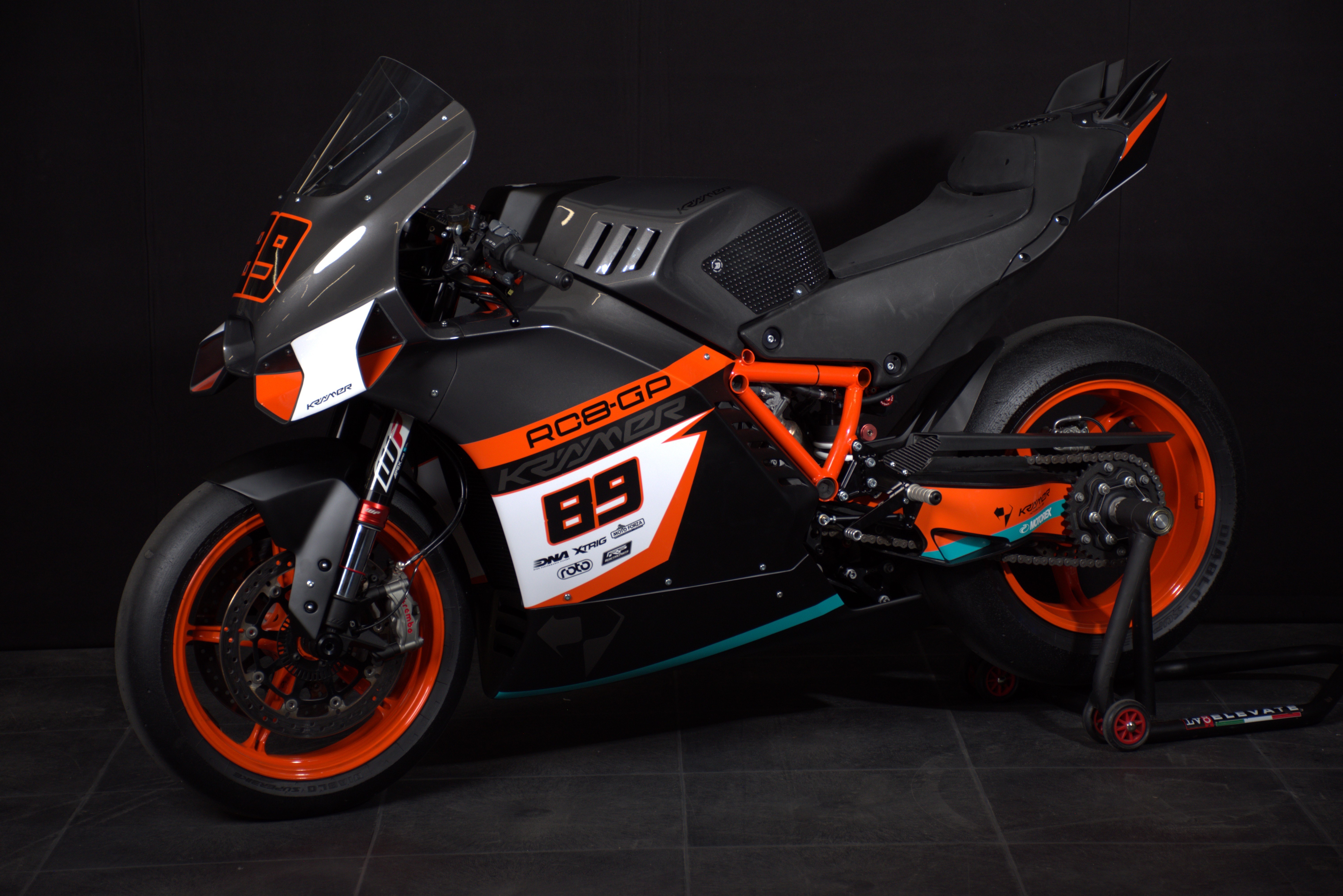 Super Duke GP Kit 02