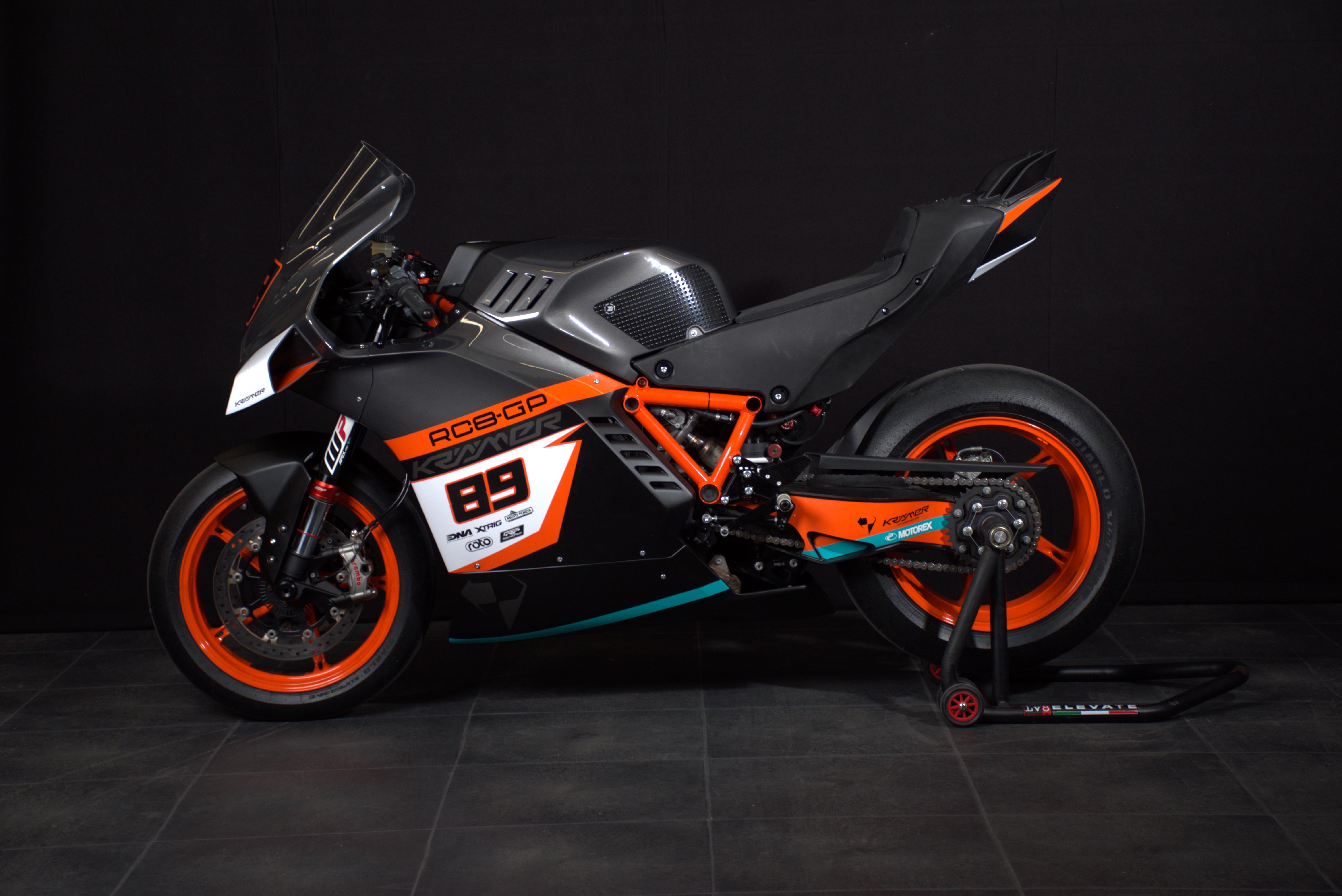 Super Duke GP Kit 03