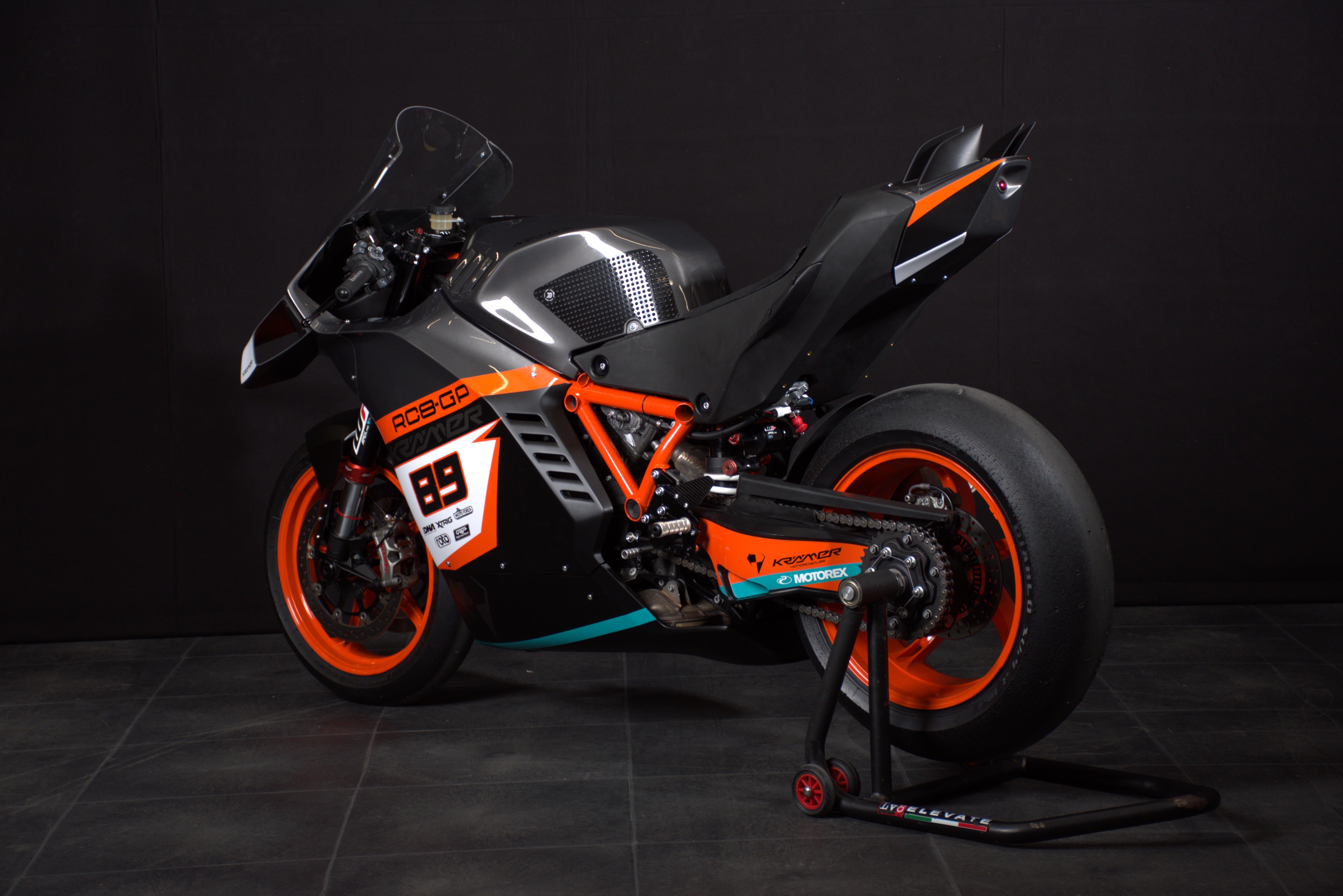 Super Duke GP Kit 04